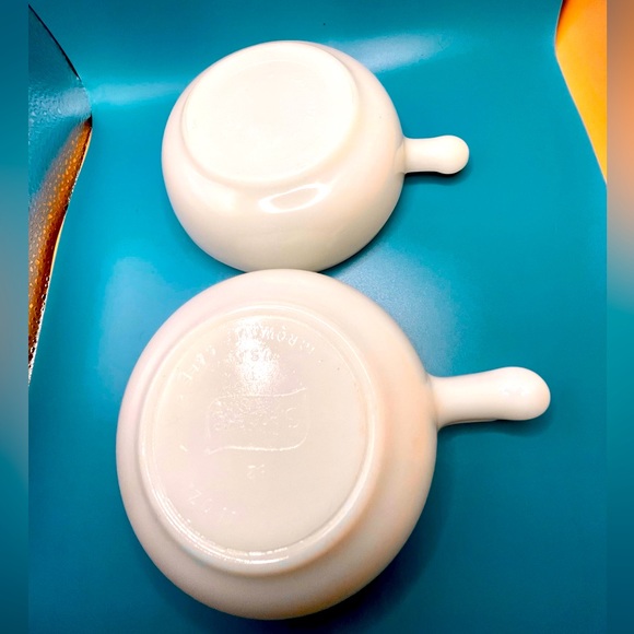 Vintage Glasbake Milk Glass
Oven/Microwave Safe Bowl #J266 - Picture 2 of 6